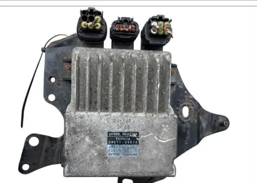 Toyota Corolla E120 E130 Fuel injection control unit/module 8987120070 1310001371