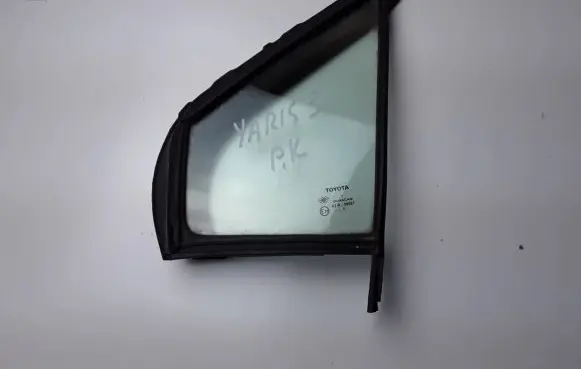Toyota Yaris Front door vent window glass four-door 682160D040