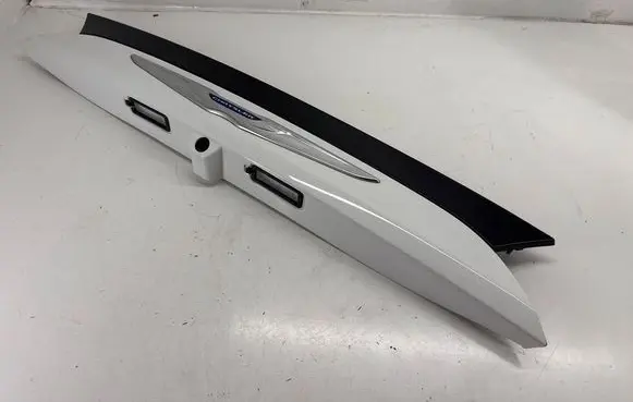 Chrysler Pacifica Trunk door license plate light bar 6NX37TRMA 6PA68TRMA 5UT85GW7AG