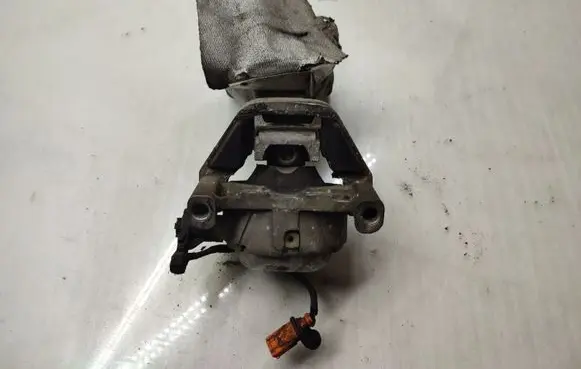 Audi A6 S6 C7 4G Engine mount bracket