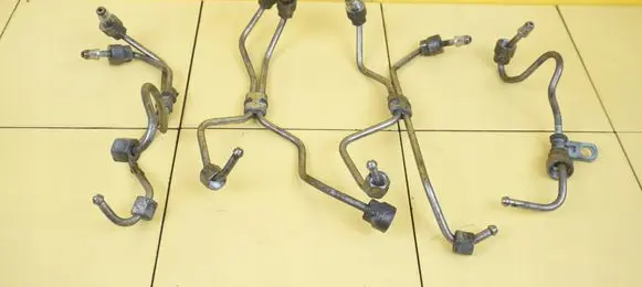 Volvo C30 Fuel injector supply line/pipe D5204T