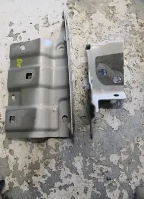 Dacia Jogger Fender mounting bracket