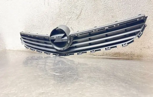 Opel Vectra C Front bumper upper radiator grill 551004542 13191344