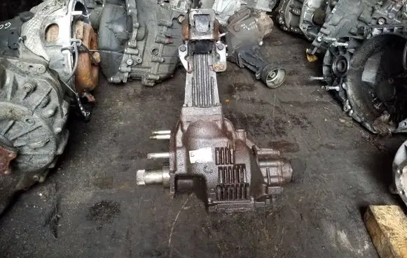 Toyota RAV 4 (XA20) Gearbox transfer box case 81W206