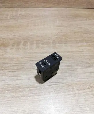 BMW 5 F10 F11 USB socket connector 9237654