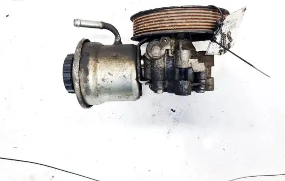 Toyota Avensis T250 Power steering pump