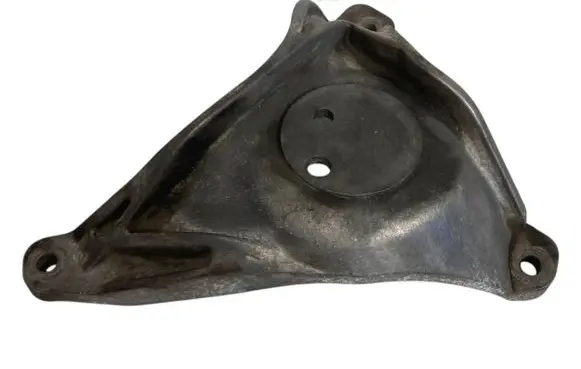 Engine mounting bracket