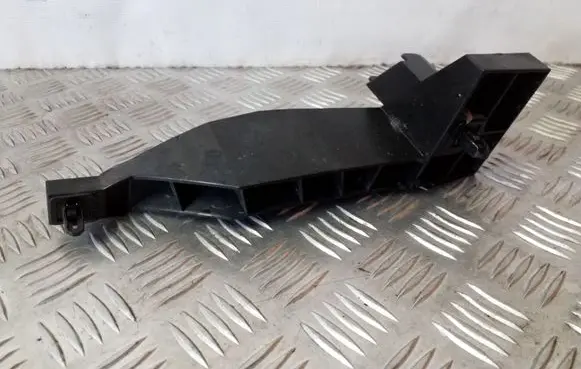 Suzuki Grand Vitara II Rear bumper mounting bracket