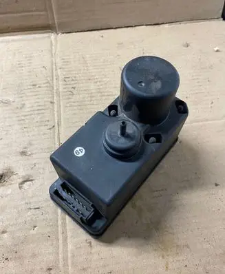 Volkswagen Golf III Central locking vacuum pump 357862257