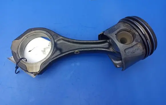 Mercedes-Benz E C207 W207 Piston with connecting rod 6423037 8370 3500100