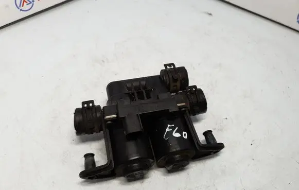 BMW 5 E60 E61 Coolant heater control valve 6927915 64126927915 6906652