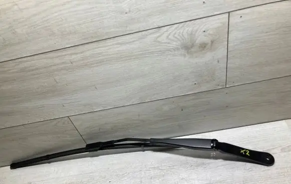 BMW X2 F39 Front wiper blade arm 742970807
