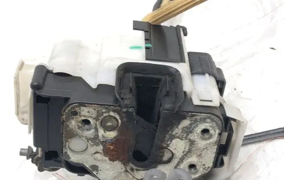 Peugeot Bipper Front door lock