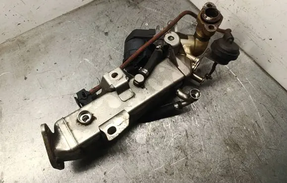 BMW 3 E90 E91 EGR valve cooler 7810751 7810871