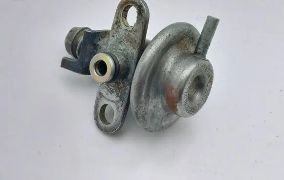 Toyota Corolla E110 Fuel pressure regulator 2328011070