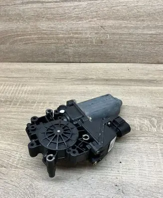 Audi A6 S6 C5 4B Front door window regulator motor 119024114 0507194139
