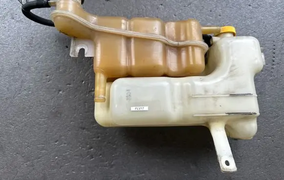 Nissan Patrol Y61 Coolant expansion tank/reservoir 21711VB800