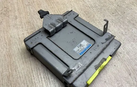 Mazda 626 Engine control unit/module Fs0518881c E2T03591M