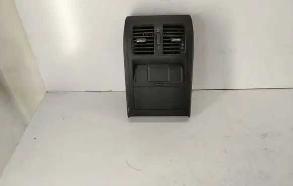 Volkswagen PASSAT B6 Rear air vent grill 3C0863615