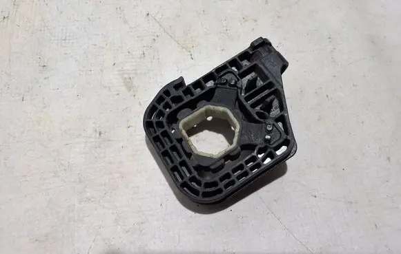 BMW i5 G60 Radiator mount bracket 5A18812