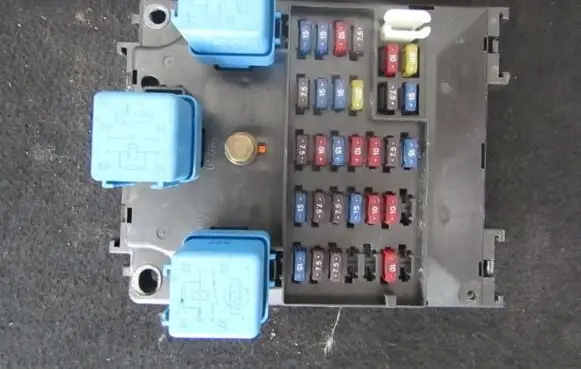 Nissan Primera Fuse box set