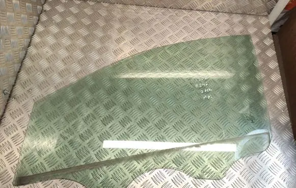 Mercedes-Benz B W246 W242 Front door window glass four-door