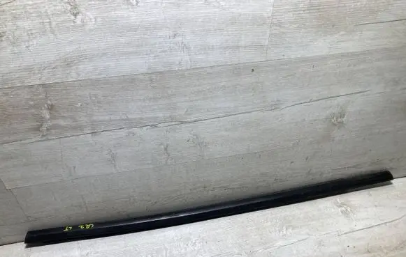 Opel Crossland X Rear door glass trim molding 39124058