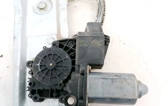 Opel Vectra B Front door window regulator motor 09153598