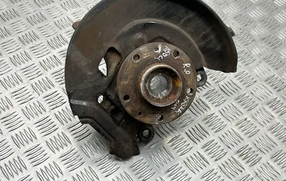Nissan Qashqai Front wheel hub spindle knuckle