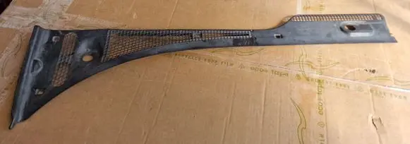 BMW 5 E34 Wiper trim 1946125