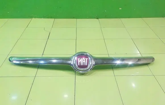 Fiat 500L Front bumper upper radiator grill 735525816