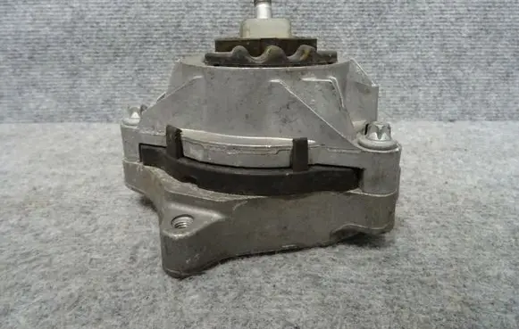 BMW 4 F32 F33 Engine mount bracket 6859414