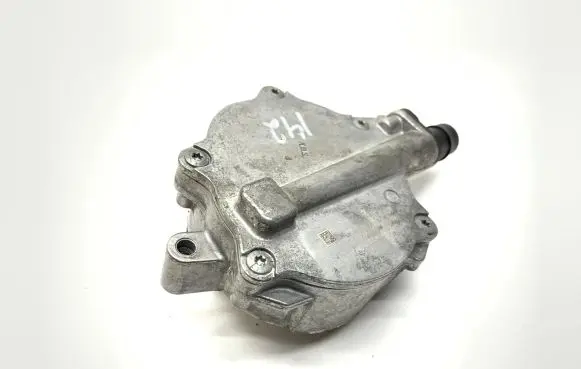 BMW 5 F10 F11 Vacuum pump 8605976 11668605976