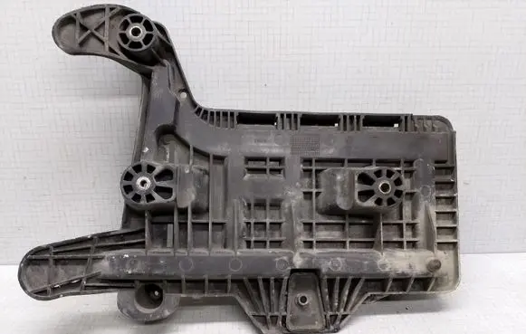 Volkswagen PASSAT B6 Battery tray 1K0915333C