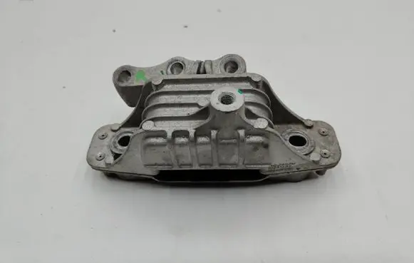 MG ZS Engine mount bracket 10231482