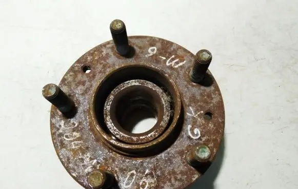 Mazda 6 Rear wheel hub 