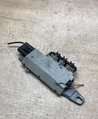 Mercedes-Benz E W211 Aerial antenna amplifier 2118203089