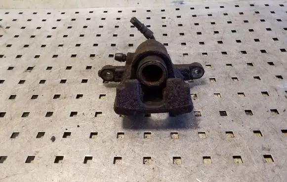 Honda CR-V Rear brake caliper