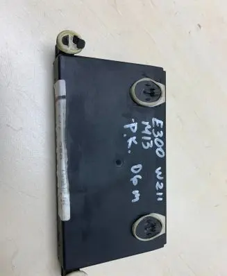 Mercedes-Benz E W211 Door control unit/module 2118701326 00401708