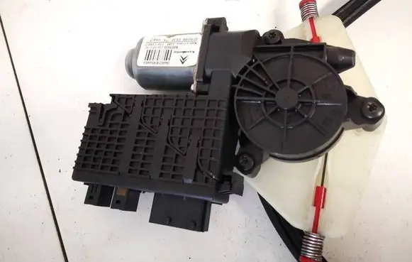 Citroen C4 I Picasso Front door window regulator motor 9682495680