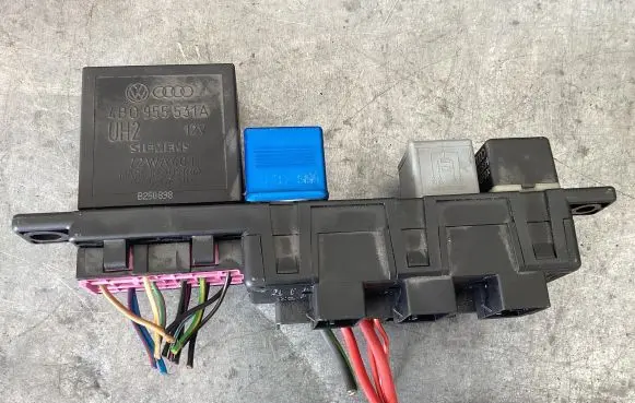 Volkswagen PASSAT B5 Fuse box set 4B0955531A 72WA401 B250898