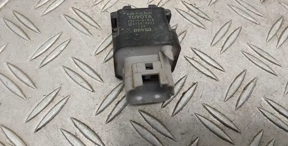 Toyota RAV 4 (XA40) Glow plug pre-heat relay 2861067010