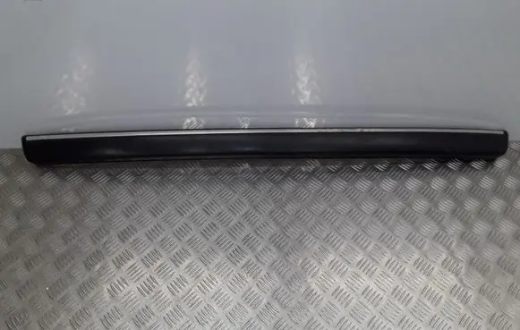 Tailgate trim