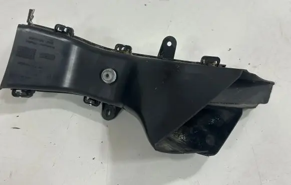 BMW 4 F32 F33 Air intake duct part 7290611