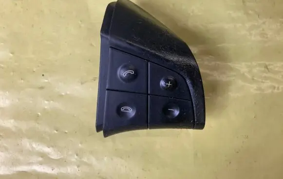 Mercedes-Benz B W245 Steering wheel buttons/switches A1698207910