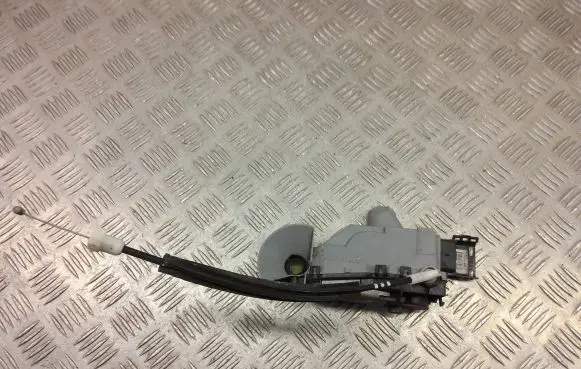 Peugeot RCZ Front door lock PSA184100