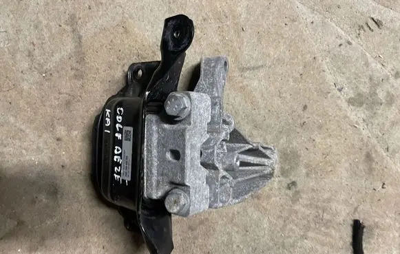 Volkswagen Golf VII Gearbox mount 5Q0199555BG