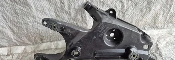 Volvo S90, V90 Fender mounting bracket 31378985