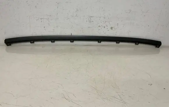 Front bumper splitter molding