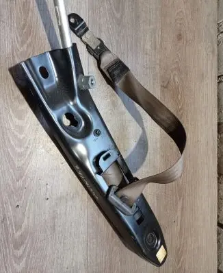 Volvo XC90 Front seatbelt 8686632